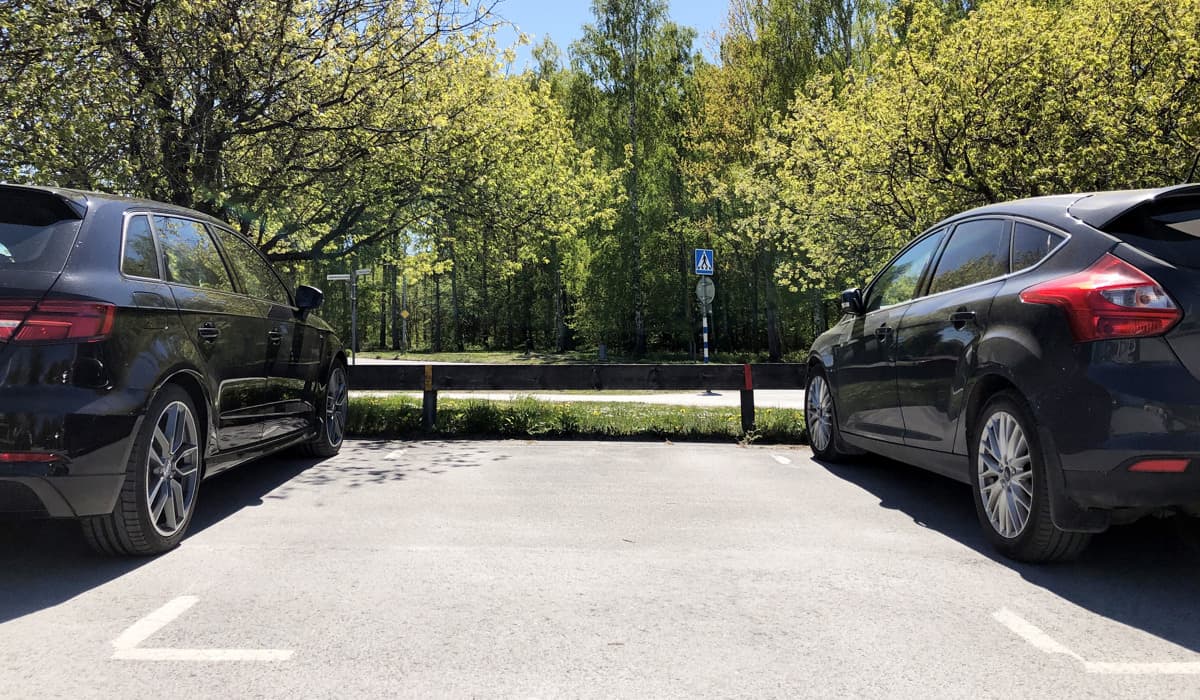 Hyran för parkeringar och garage är justerad