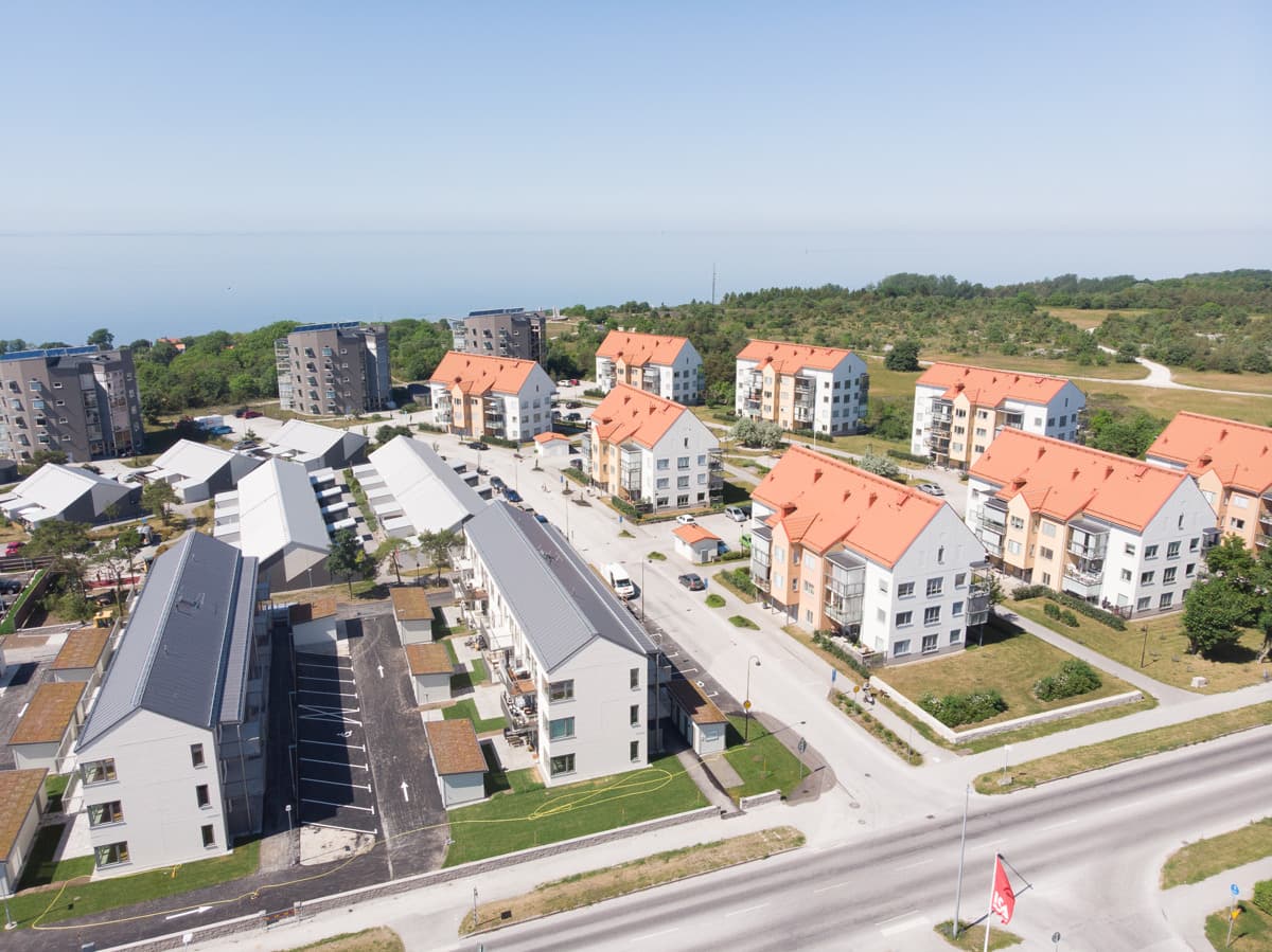 Fågelperspektiv över kvarteren Bläckfisken, Sjöliljan och Trilobiten i område Visby Norr.