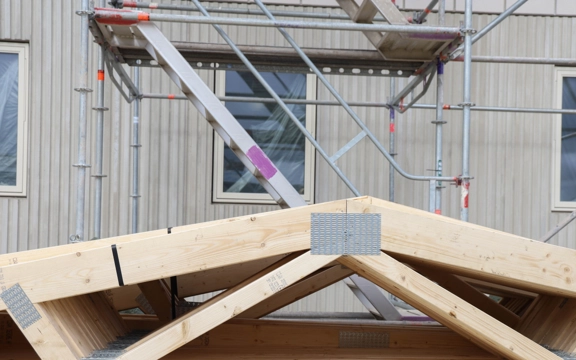 Byggarbetsplats - kvarteret Signallottan 2 i Visby byggs upp.