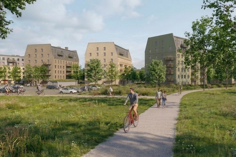 Några personer som cyklar på trottoaren.