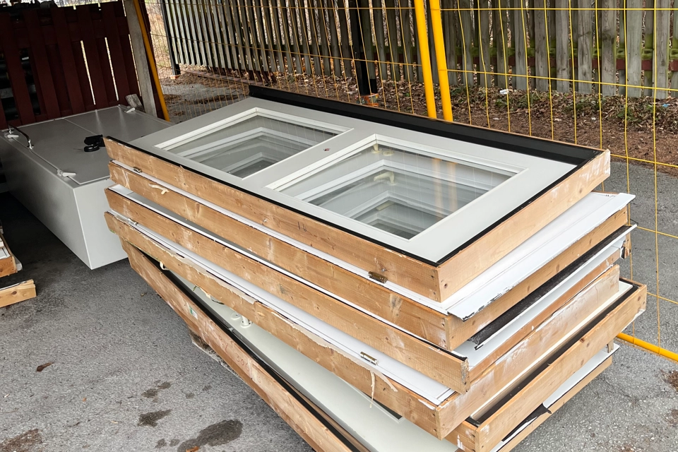 Även fönsterdörrar gick åt.